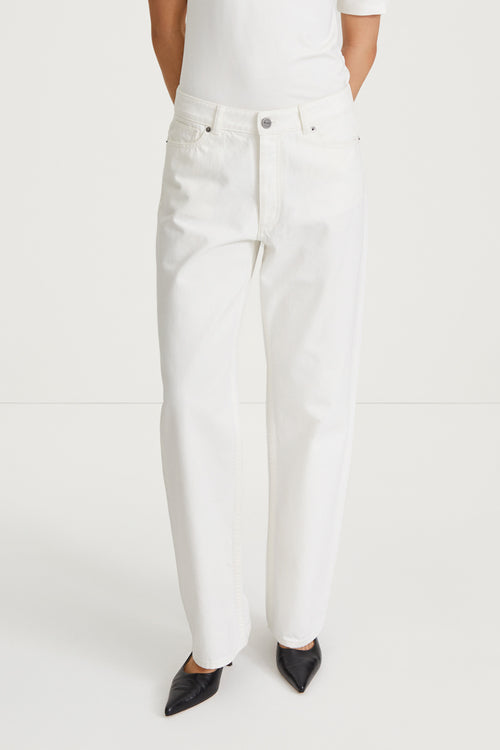 Kim denim loose fit mid waist voluminous overzised white stylein front image