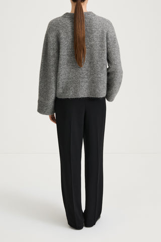 knitted grey cropped sweater stylein niclas short back