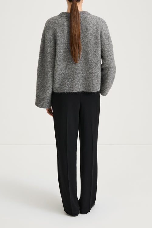 knitted grey cropped sweater stylein niclas short back