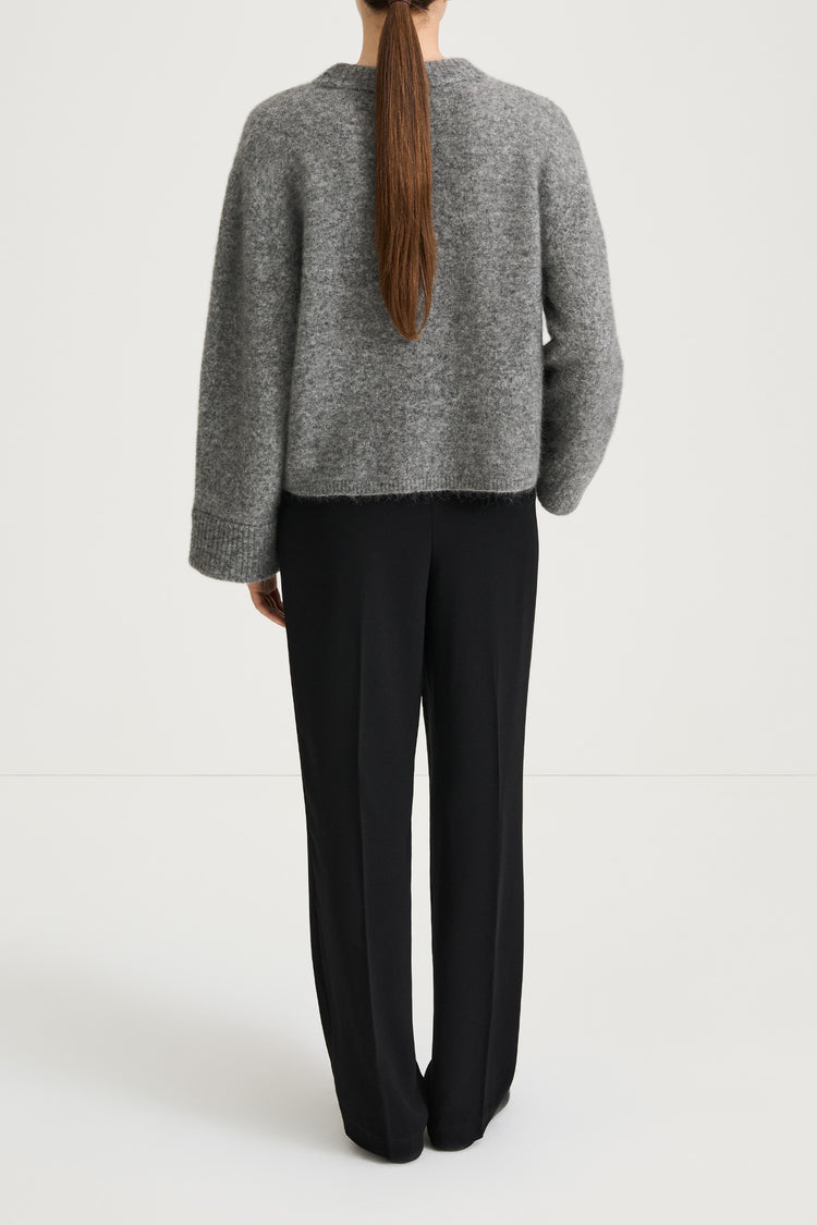 knitted grey cropped sweater stylein niclas short back