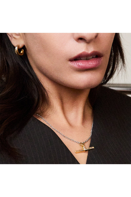 laura vann jeane t-bar necklace silver model image
