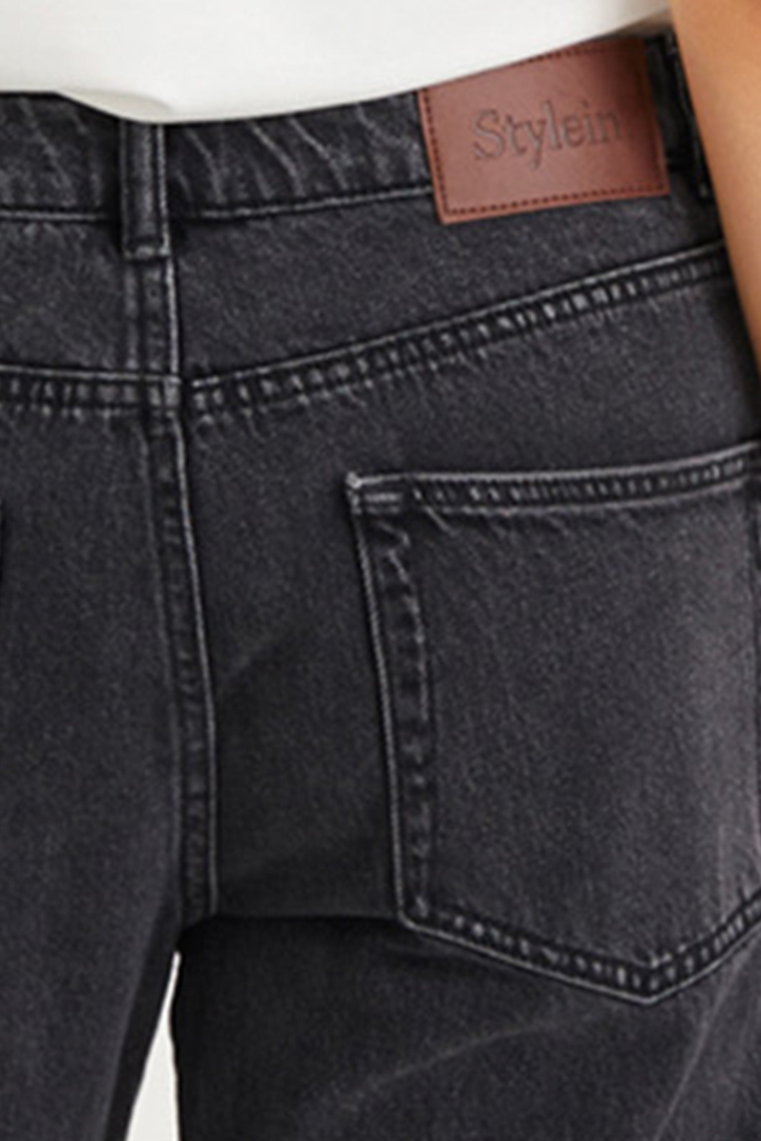 loose fit denim black stylein kim detail