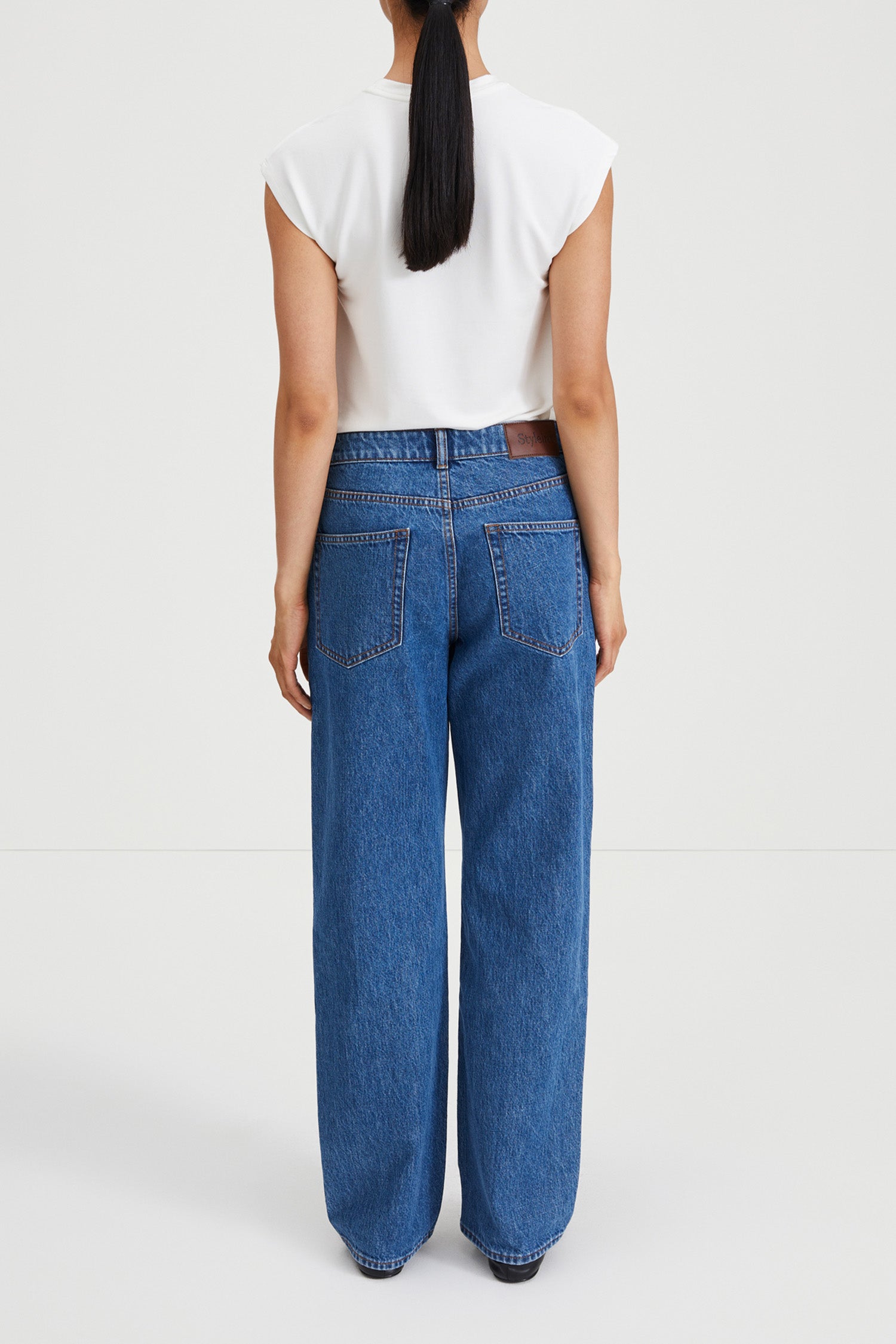 Kim mid blue loose fit low waist denim stylein back
