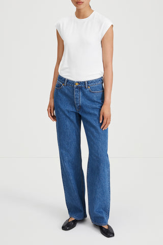 Kim mid blue loose fit low waist denim stylein model image
