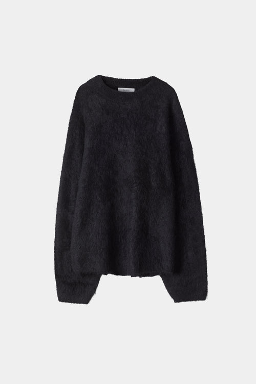 black alpacka sweater stylein lorena model image