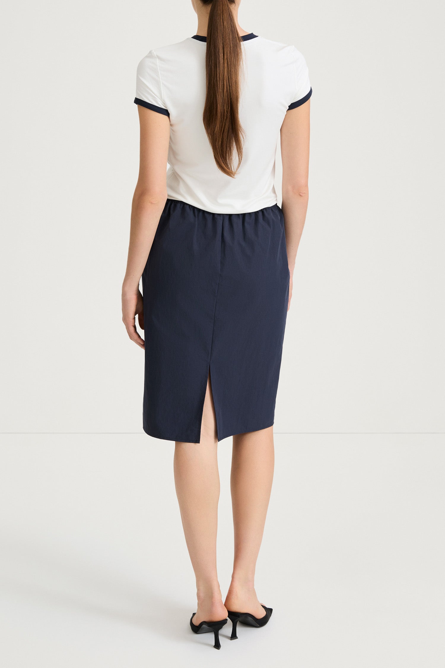 Knee long skirt navy trench stylein sorrel back model image