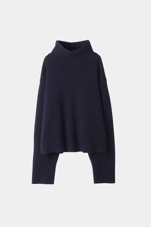 navy knitted wool sweater stylein hilary model image