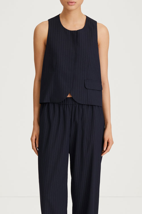 navy pinstripe vest stylein brixen close up