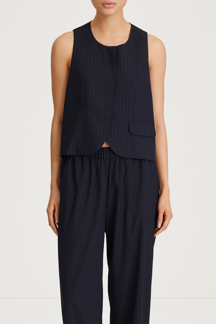 navy pinstripe vest stylein brixen close up