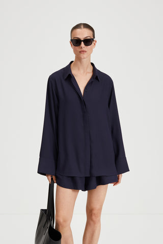 Mortara shirt collar loose flared midnight navy stylein front image