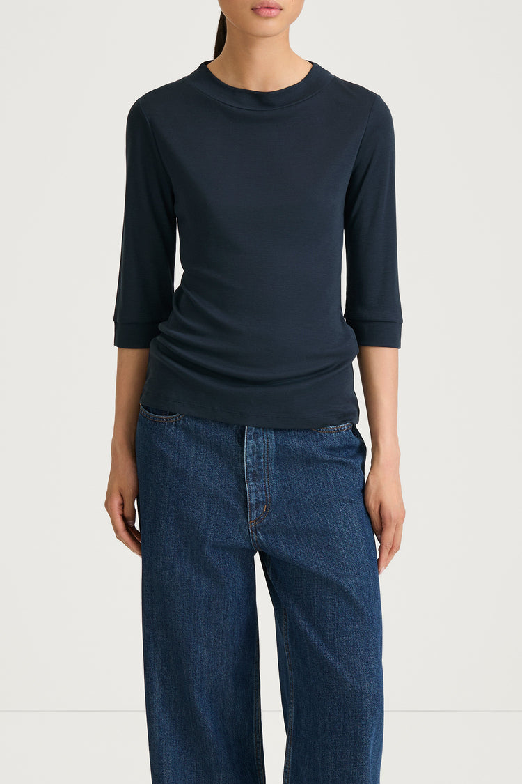 navy short sleeve top stylein nogara close up