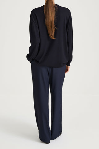 Navy sweater crew neck stylein hera back model image