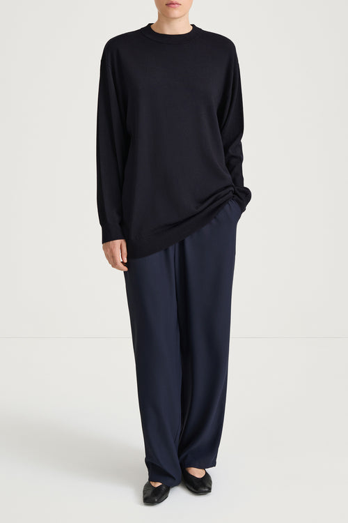 Navy sweater crew neck stylein hera front model image