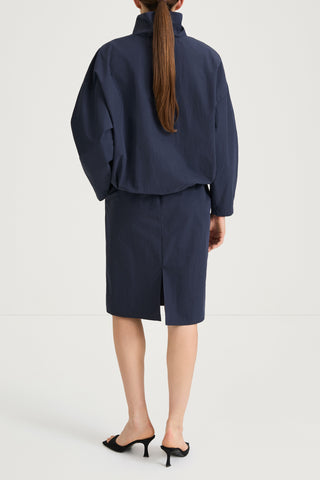 Navy wind jacket stylein sarou back model image