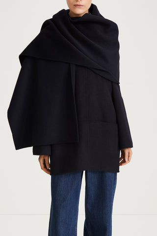 tecla wool scarf midnight stylein model image