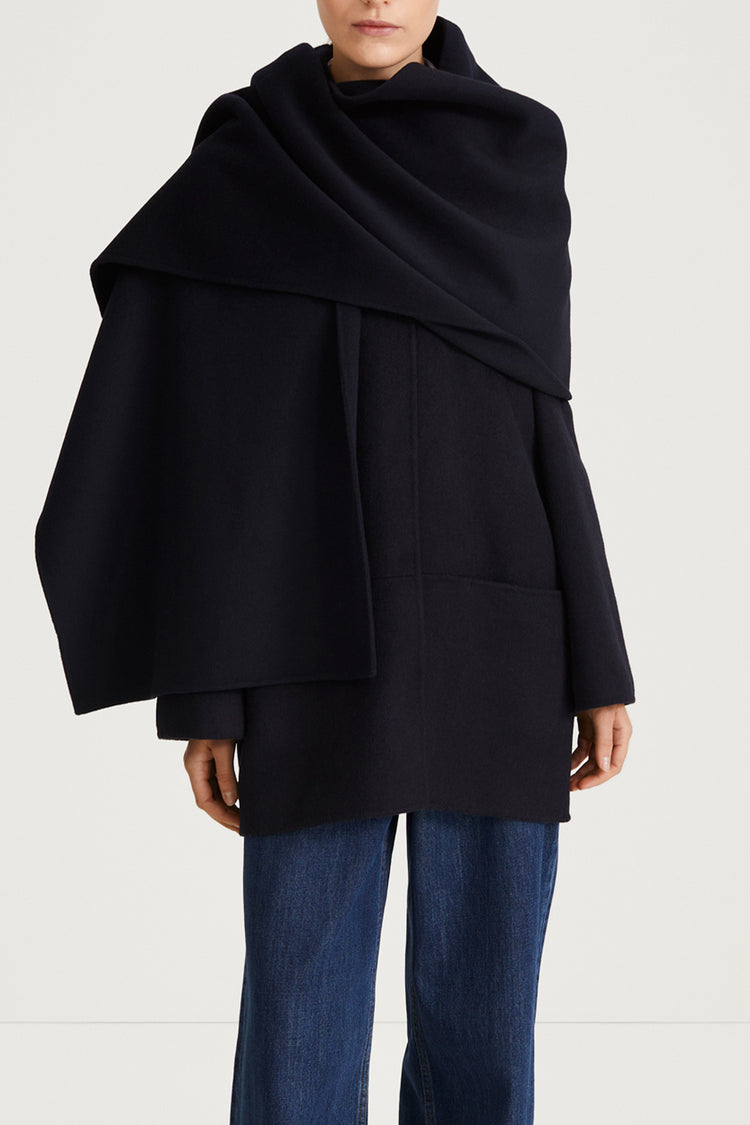 tecla wool scarf midnight stylein model image