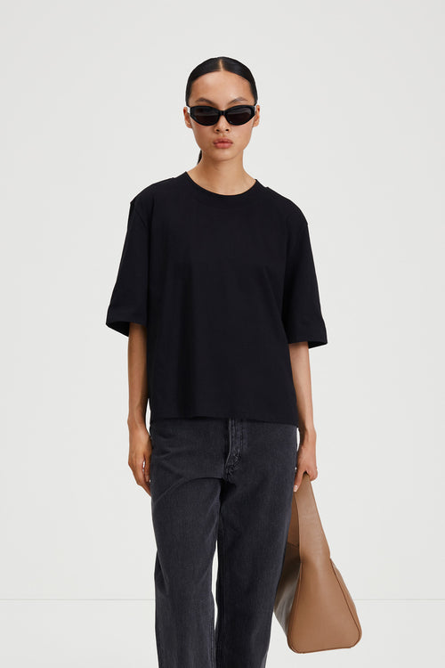 Joyce tshirt oversized boxy black stylein front image
