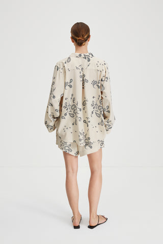 Marlo shorts paisley pattern stylein back image