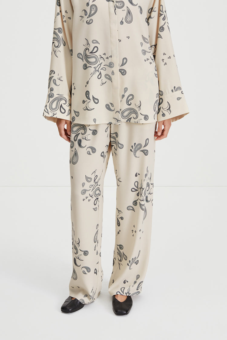 Maria long trousers paisley pattern crepe stylein front image