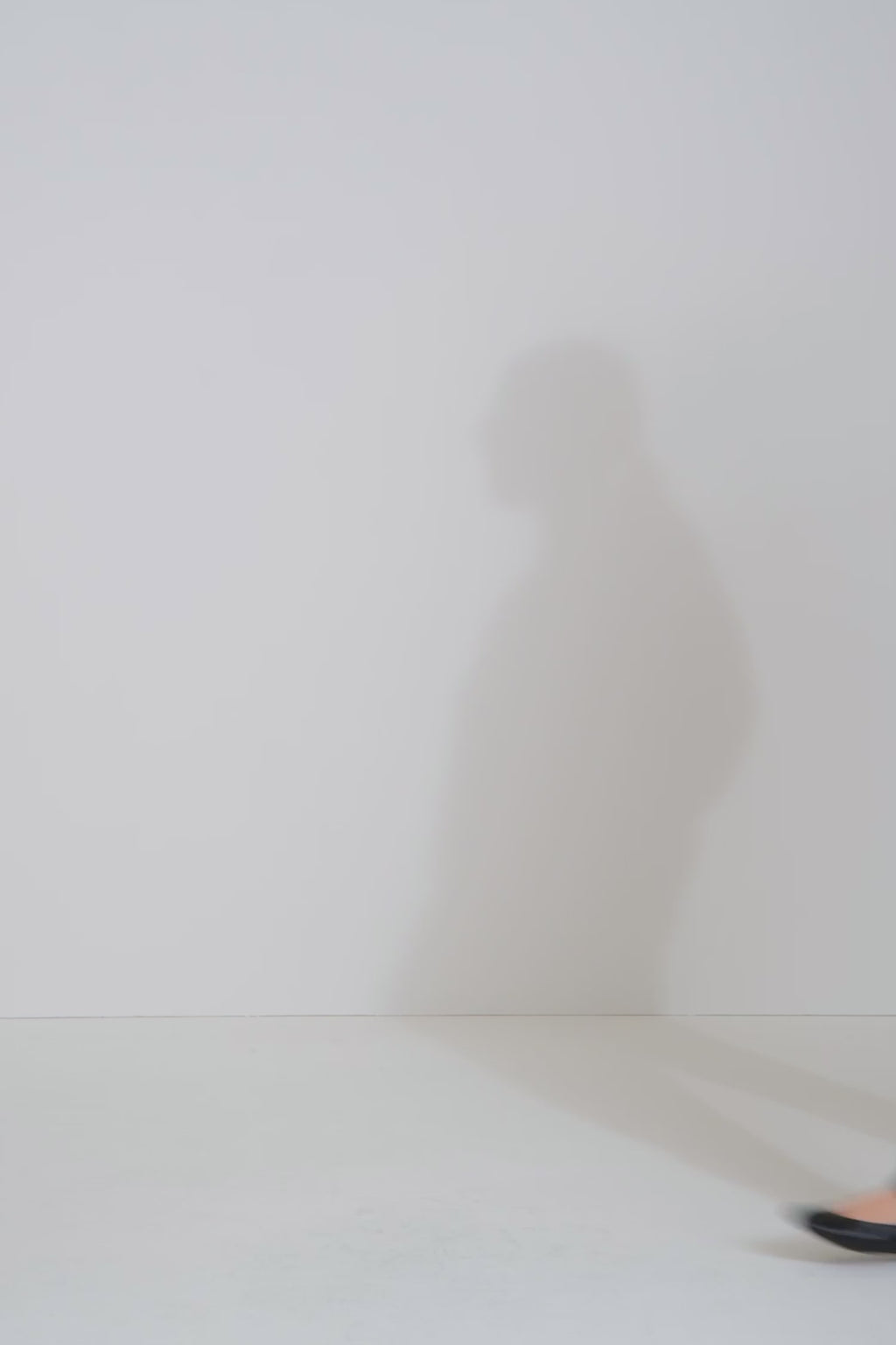 Navy sweater crew neck stylein hera model video