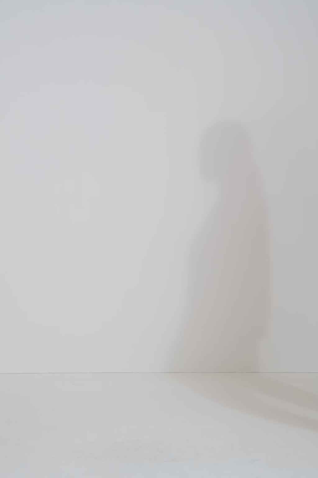 cream t-shirt top stylein martano model video