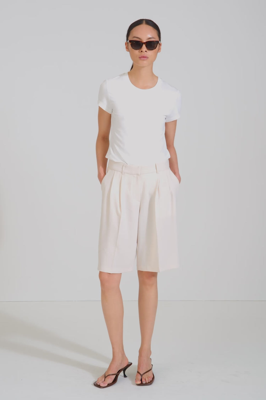 Bore shorts suit ivory stylein model video