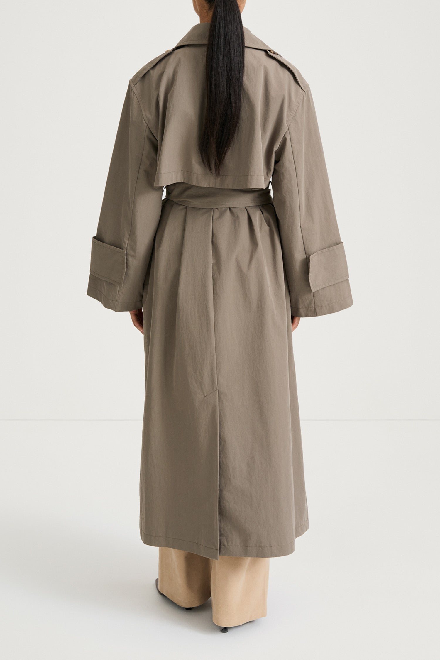 Siena trench coat mud khaki long stylein back model image