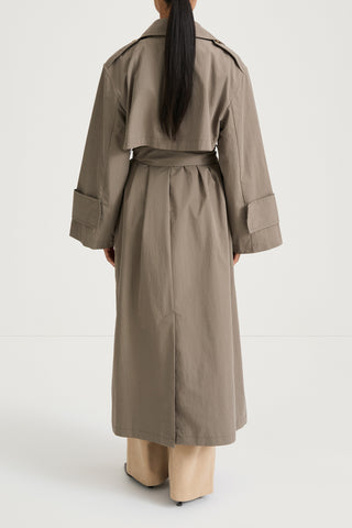 Siena trench coat mud khaki long stylein back model image
