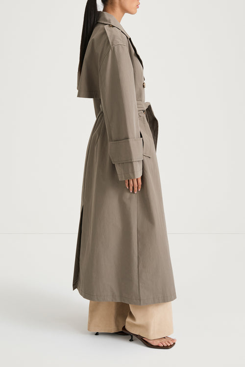 Siena trench coat mud khaki long stylein front model image