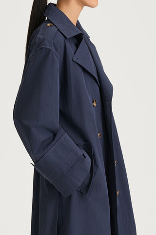 Siena trench coat navy midnight long stylein side close up model image