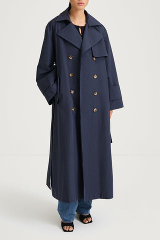 Siena trench coat navy midnight long stylein front model image