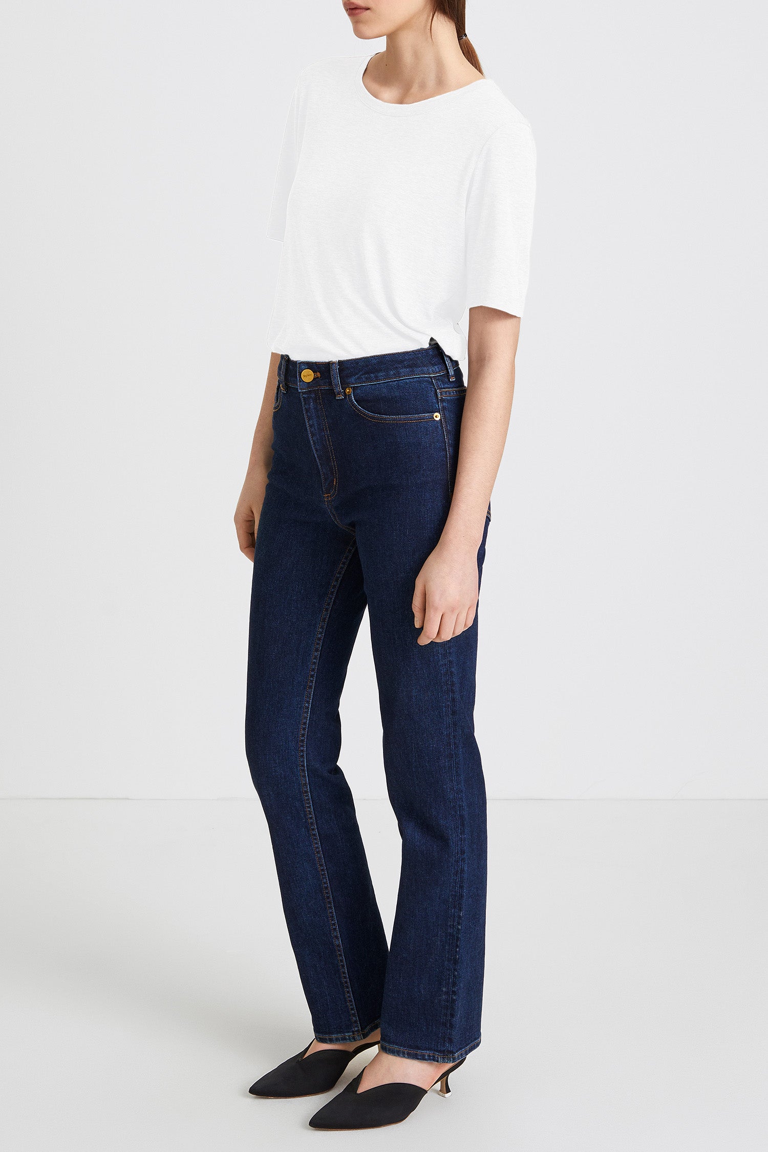 slim-fit high waist dark blue denim kaden stylein side model image