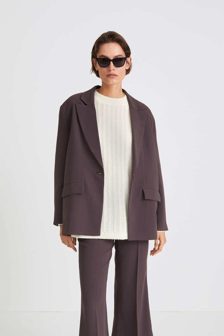 Barino blazer single breasted crepe loose fitting full length sleeves slit semi stand collar shoulder pads dark brown stylein front close image