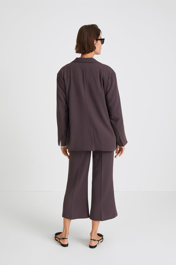 Barino blazer single breasted crepe loose fitting full length sleeves slit semi stand collar shoulder pads dark brown stylein back image