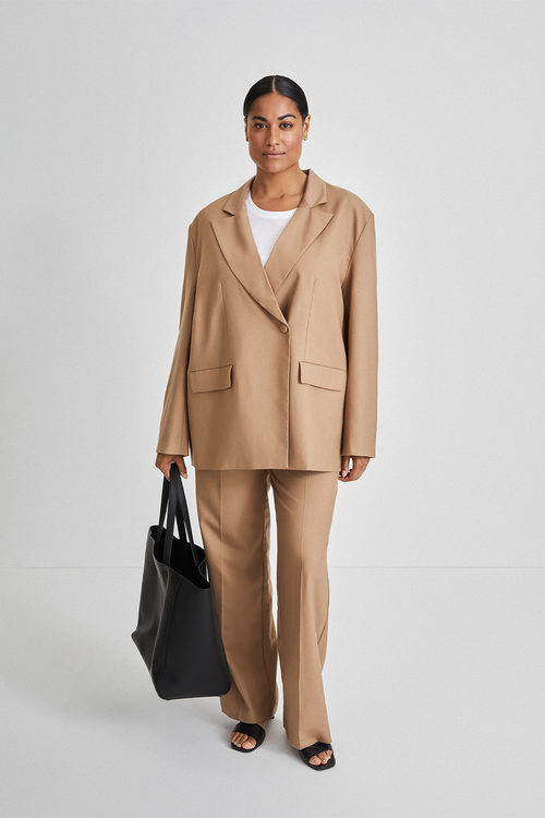 Burano blazer wool mix oversized double breasted slit at sleeve thin shoulder pads semi stand collar beige stylein front image