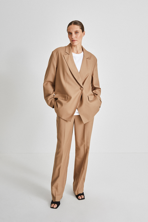 Burano blazer wool mix oversized double breasted slit at sleeve thin shoulder pads semi stand collar beige stylein front image