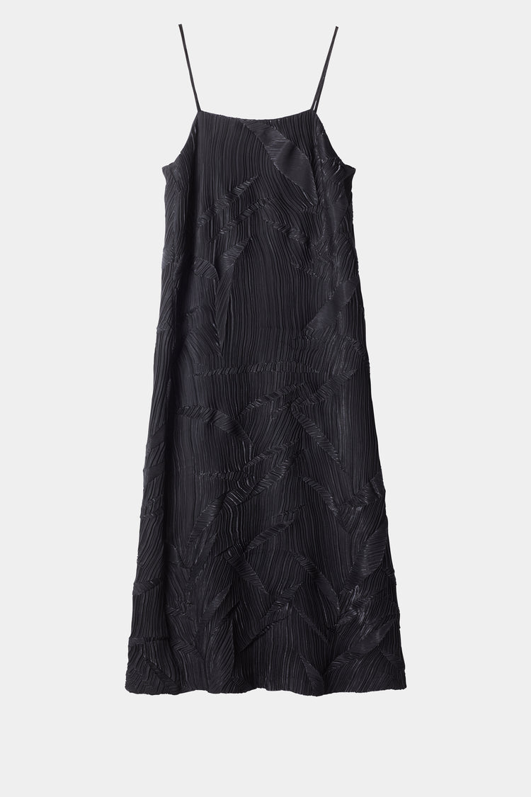 Ivrea dress ankle length crushed plisse fabric adjustable shoulder straps voluminous body black stylein packshot
