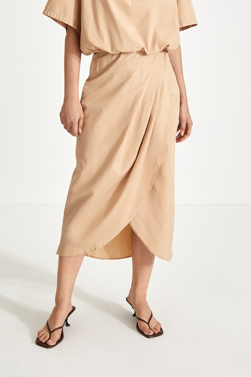 Joelyn skirt cotton mid length draped front beige stylein front close image
