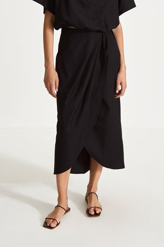 Joelyn skirt cotton mid length draped front black stylein front close image