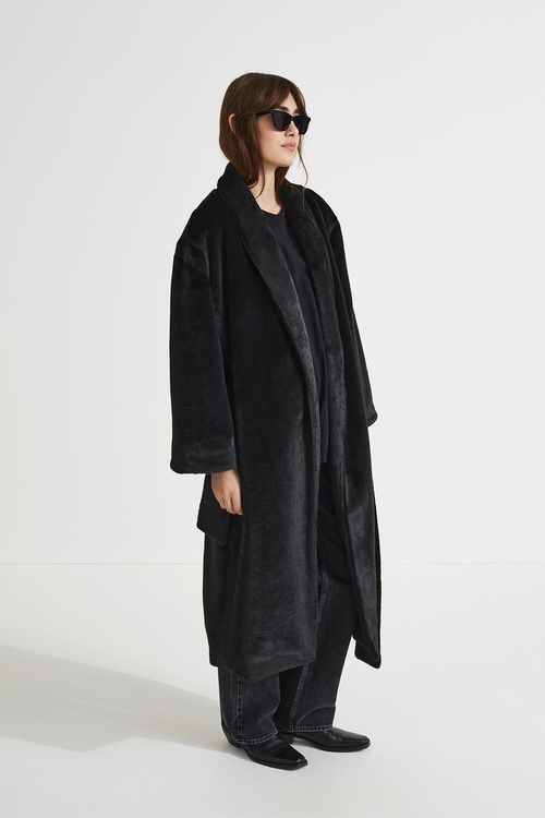 Hermina coat faux fur one piece shawl collar full length sleeves belted waits black stylein side image