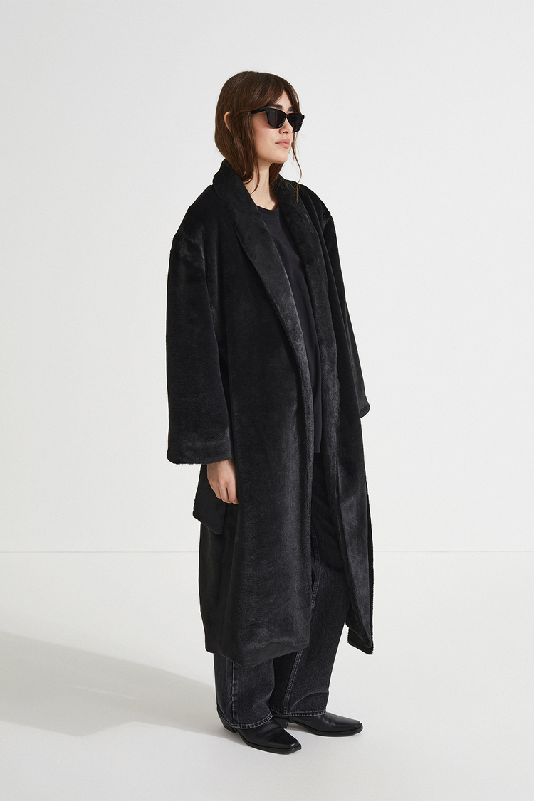 Hermina coat faux fur one piece shawl collar full length sleeves belted waits black stylein side image