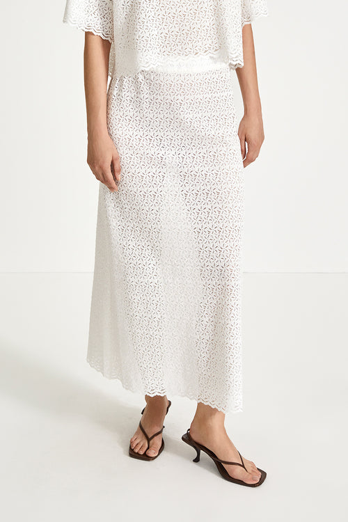 Paulina skirt full length lace straight silhouette white stylein front image