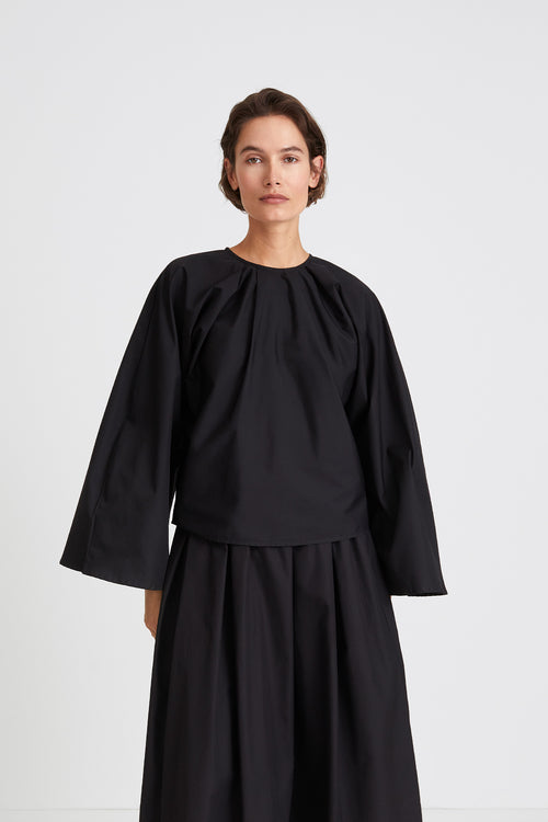 Juli shirt voluminous tio wide sleeves rounded neckline pleats black stylein front close image