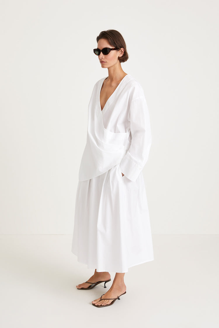 Johnny shirt voluminous v neckline overlapping front panels wide cuffs white stylein side image