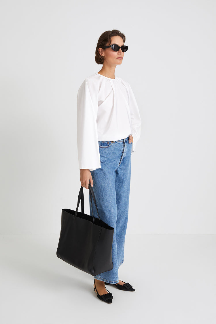 Juli shirt voluminous cotton wide long sleeves round neckline pleats front and back white stylein side image