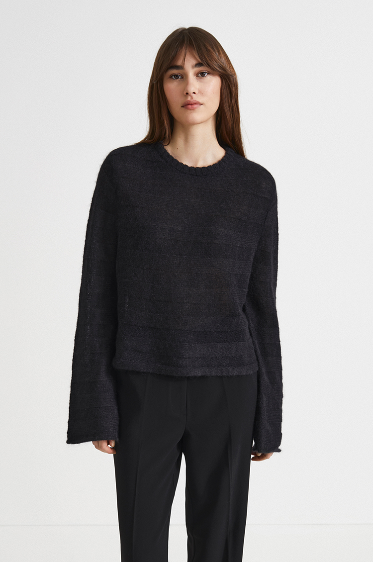 Nilo sweater cropped straight fit mohair blend horizontal knitted rib rounded neckline long sleeves black stylein front close image