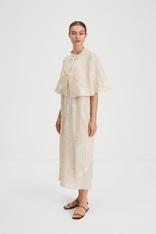 Ida cape crushed plisse fabric built up neckline darts front and back sand stylein side image