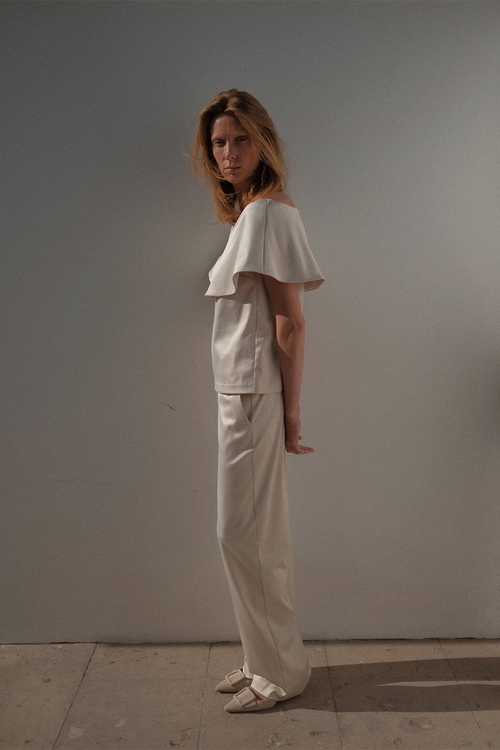 Beatrice top off shoulder crepe shiny straight fit wide off shoulder piece  cream stylein side image