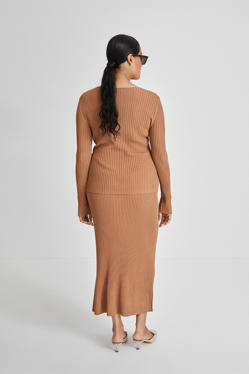 Perla skirt slim fitted ribbed calf length elastic waistband camel stylein back image