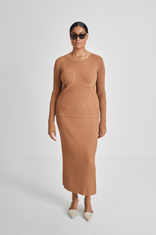 Perla skirt slim fitted ribbed calf length elastic waistband camel stylein front image